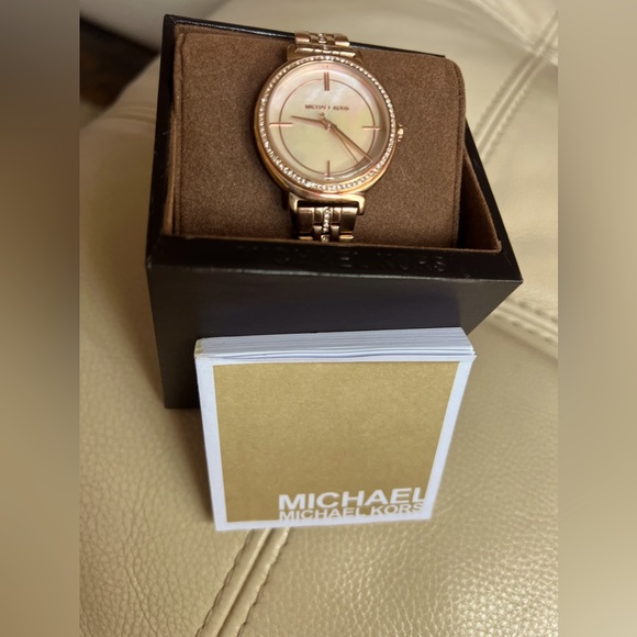 Michael Kors Rose Gold Watch - Picture 1 of 6